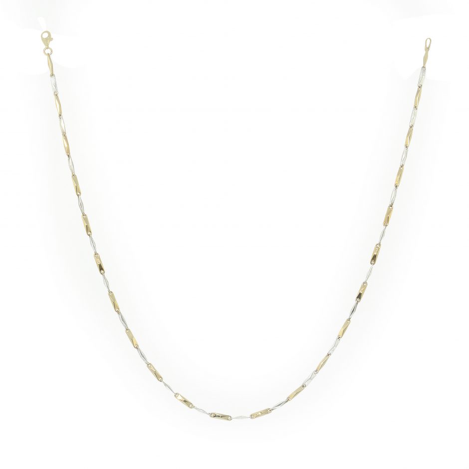 Add a chain necklace to your jewellery collection